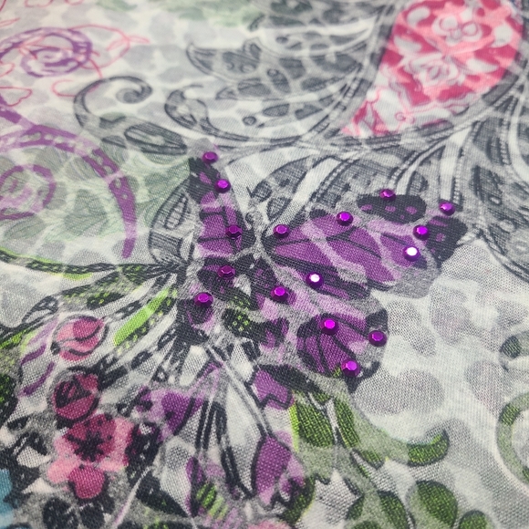 Long Sleeve Top V Neck Animal Print w Rhinestones - Picture 8 of 14